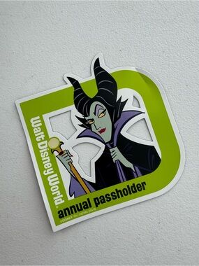 DISNEY | Annual Passholder Maleficent Magnet Official WDW Villains Collectible